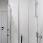 Freeman-4b двоповерховий з кухнею, альтанкою, грилем 6місний Villa *