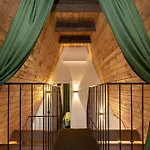 Villa Freeman-4b двоповерховий з кухнею, альтанкою, грилем 6місний