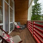 Freeman-4b двоповерховий з кухнею, альтанкою, грилем 6місний Villa *