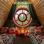 Freeman-4b двоповерховий з кухнею, альтанкою, грилем 6місний Villa Bukovel