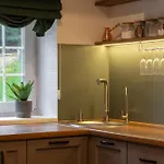 Villa Freeman-4b двоповерховий з кухнею, альтанкою, грилем 6місний
