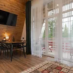 Villa Freeman-4b двоповерховий з кухнею, альтанкою, грилем 6місний Bukovel