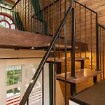 Freeman-4b двоповерховий з кухнею, альтанкою, грилем 6місний Villa