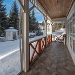 Freeman-4b двоповерховий з кухнею, альтанкою, грилем 6місний Villa *