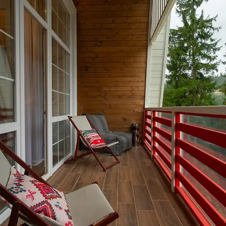 Freeman-4b - двоповерховий у з альтанкою та грилем для 6 гостей Villa *