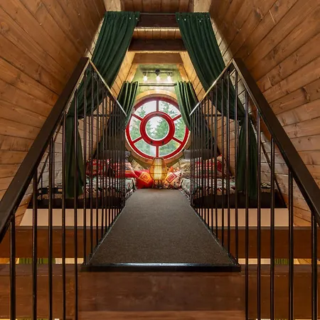 Вилла Freeman-4b - двоповерховий у з альтанкою та грилем для 6 гостей *