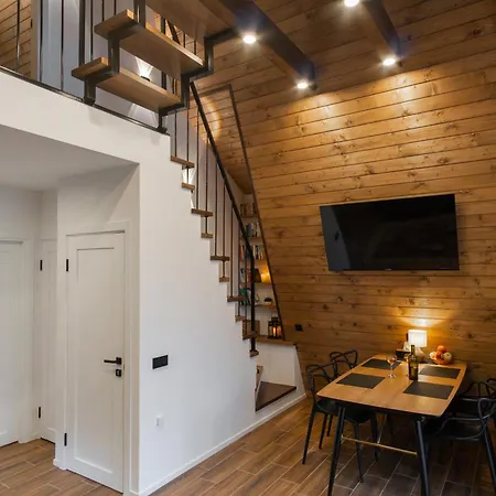 Freeman-4b - двоповерховий у з альтанкою та грилем для 6 гостей * Буковель