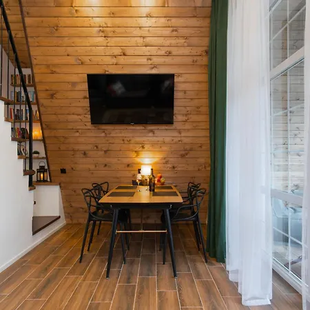 Freeman-4b - двоповерховий у з альтанкою та грилем для 6 гостей * Буковель