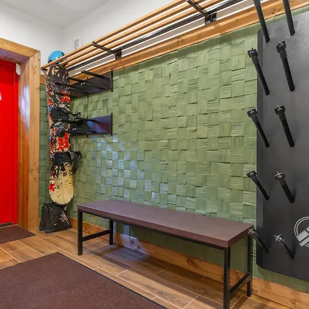 Freeman-4b - двоповерховий у з альтанкою та грилем для 6 гостей * Bukovel