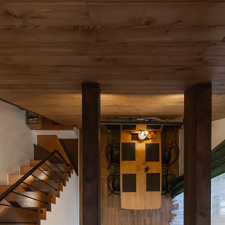 Freeman-4b - двоповерховий у з альтанкою та грилем для 6 гостей Villa *