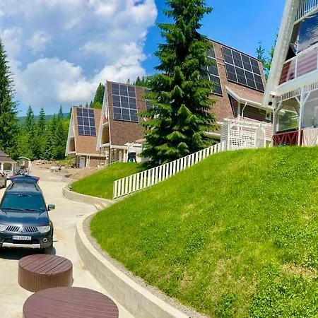 Freeman-4b - двоповерховий у з альтанкою та грилем для 6 гостей * Bukovel