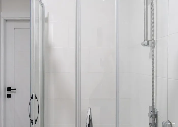 Freeman-4b двоповерховий з кухнею, альтанкою, грилем 6місний Villa *