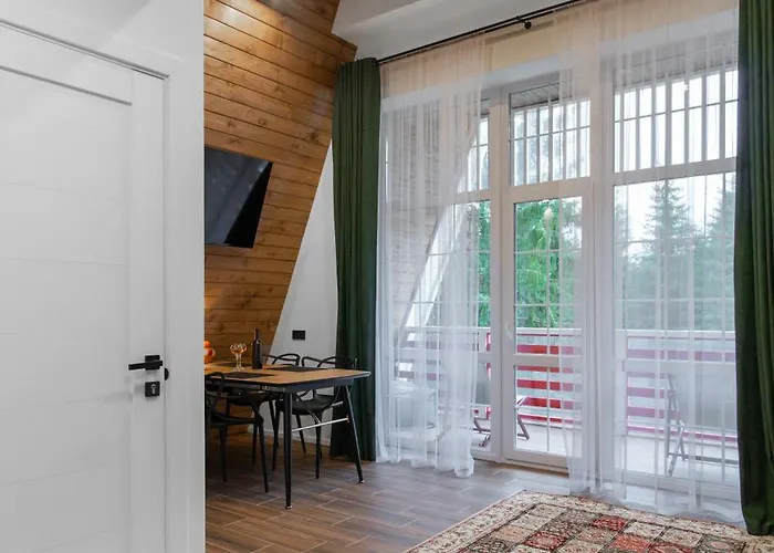 Freeman-4b двоповерховий з кухнею, альтанкою, грилем 6місний Villa Bukovel