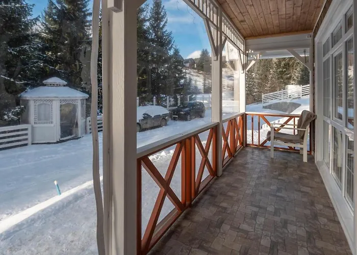 Freeman-4b двоповерховий з кухнею, альтанкою, грилем 6місний Villa *