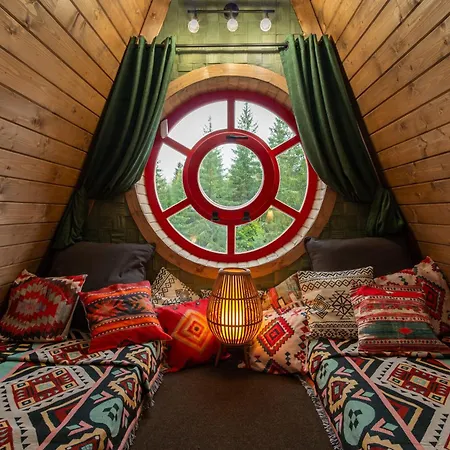 двоповерхові у Freeman-4b з альтанкою та грилем Villa Bukovel